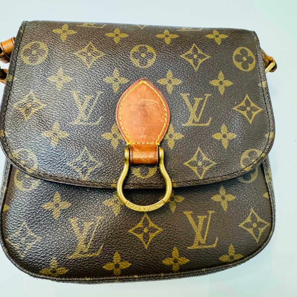 Authentic vintage LV Sant Cloud PM Crossbody, in really good condition.